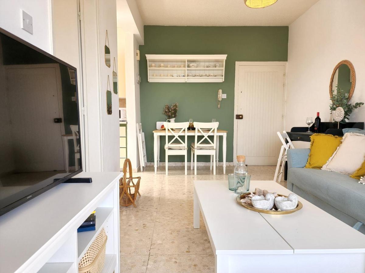 Capri Sea View One Bedroom Larnaca Ngoại thất bức ảnh