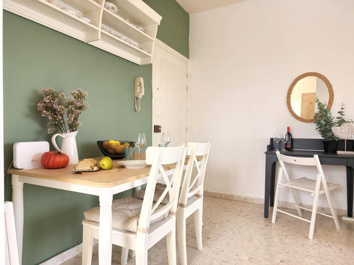 Capri Sea View One Bedroom Larnaca Ngoại thất bức ảnh