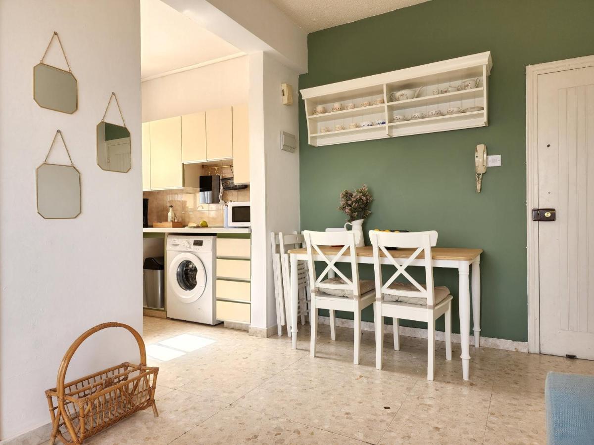 Capri Sea View One Bedroom Larnaca Ngoại thất bức ảnh
