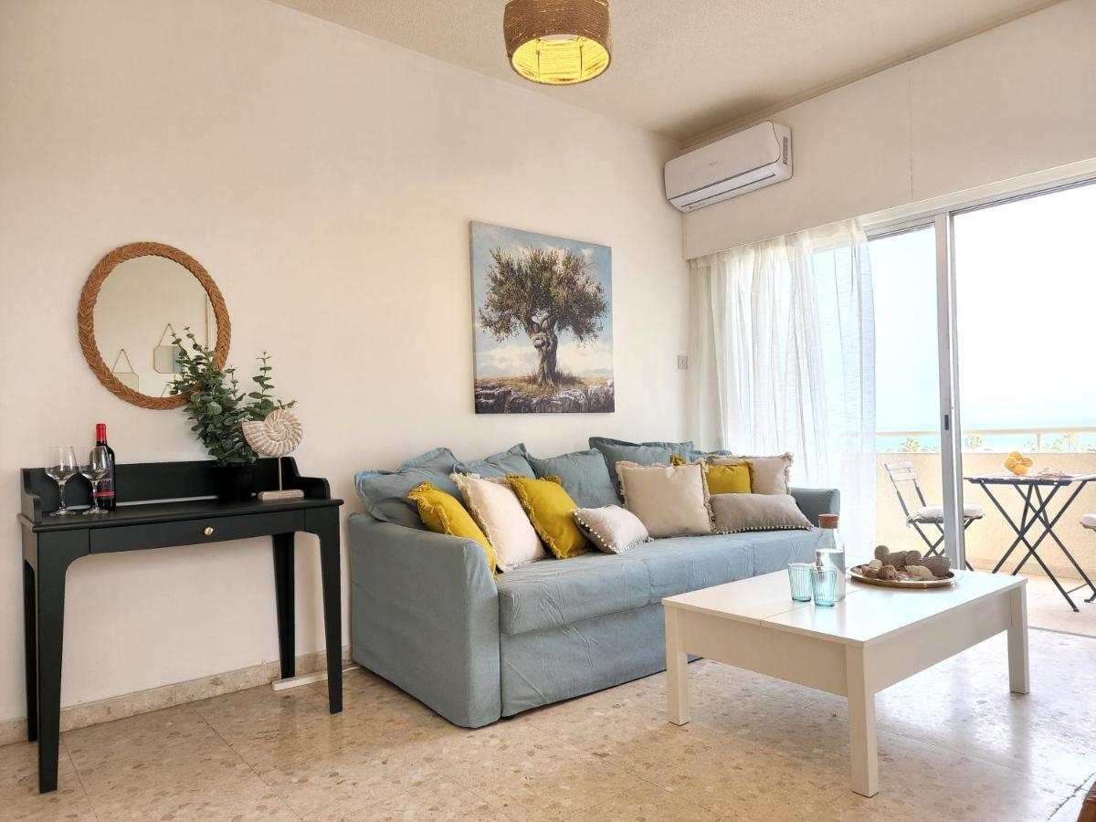 Capri Sea View One Bedroom Larnaca Ngoại thất bức ảnh